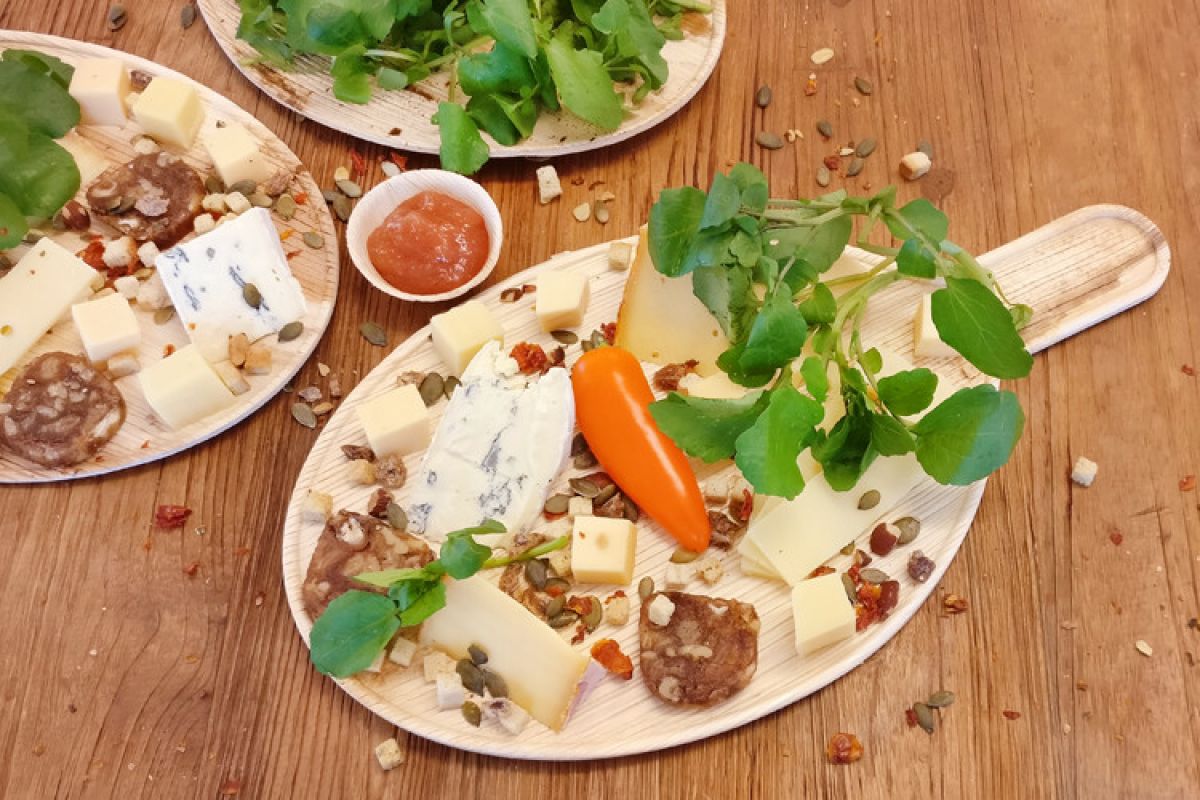 Plateau apéro en bambou – Planche et coupelles